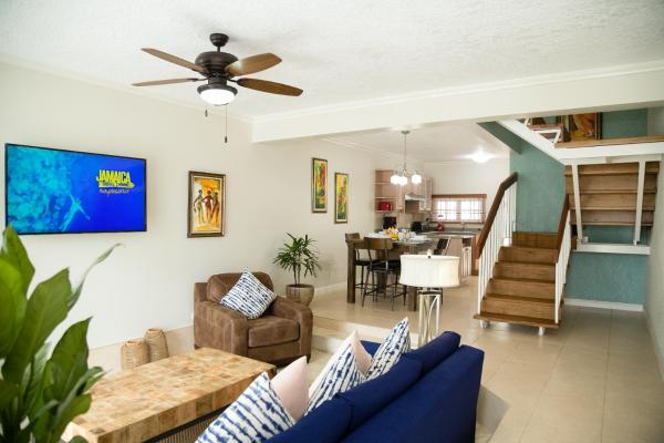Choose To Be Happy at Surbiton Square - Two Bedroom Townhouse, Book Villa Kingston Sommerhuse, Hytte