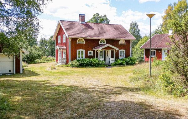 Beautiful Home In Lammhult With Sauna, Book Feriehus Småland hoteller med parkering, Parkering