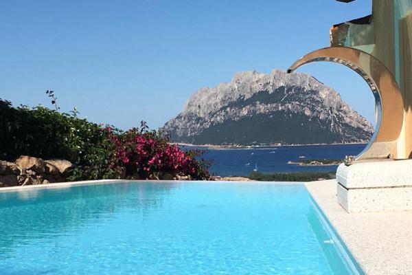 VILLAROSA Views, Book Villa Emerald Coast hoteller med pool, Swimmingpool