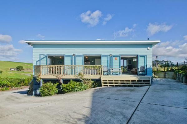 The Blue Cottage with WiFi- Waipu Holiday Home, Book Feriehus Waipu Cove 