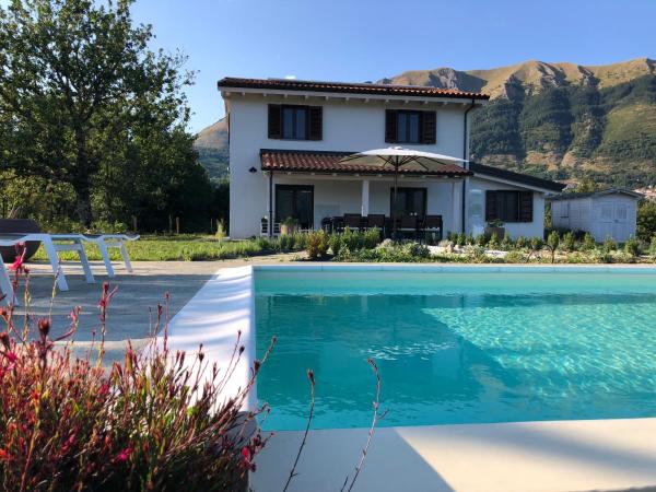 360 views, private infinity pool, Pisa, Lucca, Florence, large garden, Book Hotel Hoteller i Garfagnana med pool, Swimmingpool