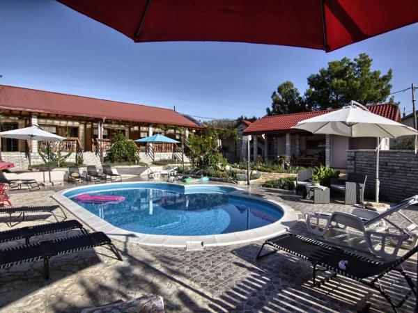 Holiday home with private pool and garden, Book Feriehus Polača Zadar County