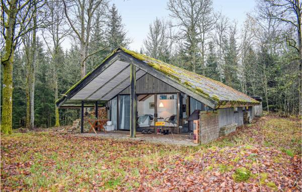 Awesome Home In Annerstad With Sauna, Book Feriehus Småland hoteller med parkering, Parkering
