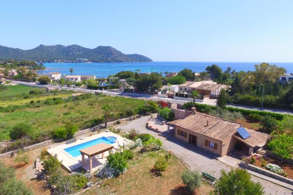 C242 Galardo by Mallorca Villa Selection, Book Villa Cala Bona hoteller med parkering, Parkering