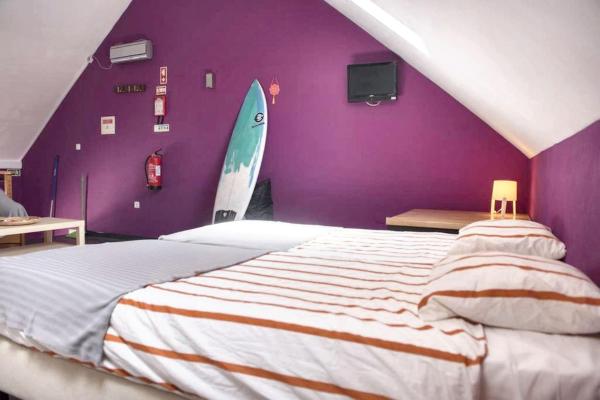 Cozy house in Peniche, 30 m² with sea view, Book Feriehus Centro Region hoteller med parkering, Parkering