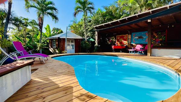 Chalet BIENVENUE NOUT KAZ, Book Chalet Hoteller i Saint-Paul med pool, Swimmingpool