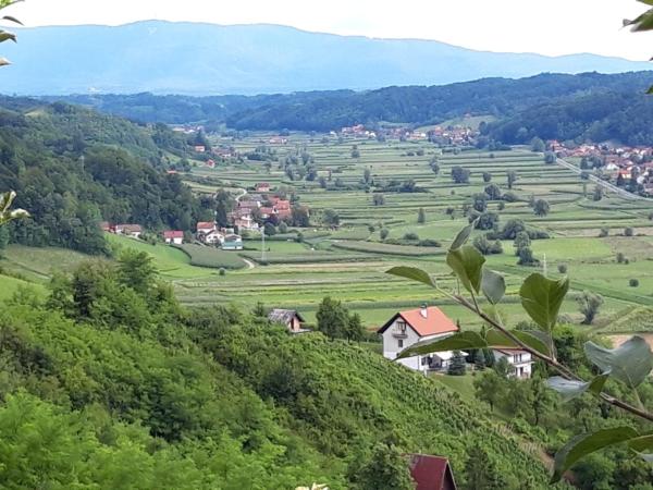 Robinzonski smještaj Tepeš, Book Hotel Hoteller i Croatian Zagorje med parkering, Parkering