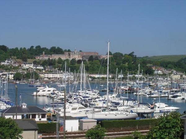Shipwrights - Views across the Marina and River Dart, perfect bolthole, Book Feriehus Kingswear Devon