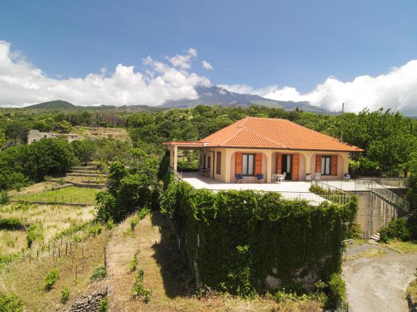 Le Vigne - Villa overlooking Etna, Book Feriehus Adrano Etna