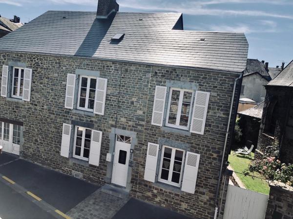 gite la Bohème des Ardennes, Book Hotel Hoteller i Champagne - Ardenne med parkering, Parkering