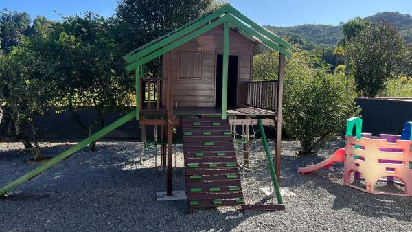 Casa recém reformada, 3 quartos e com playground, Book Feriehus Sommerhuse i Pomerode, Hytte