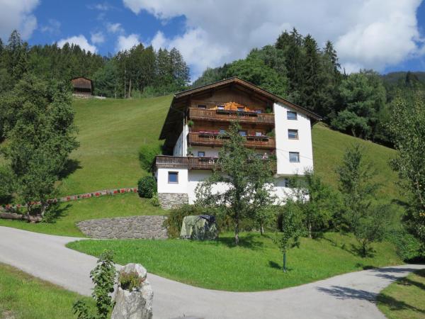 Holiday Home Baggenhof by Interhome, Book Feriehus Hoteller i Tyrol med parkering, Parkering