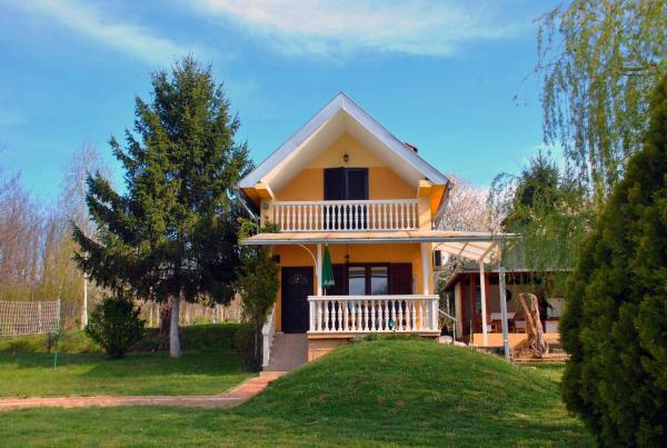 Family friendly house with a swimming pool Nova Kapela, Slavonija - 17313, Book Feriehus Slavonia Sommerhuse, Hytte