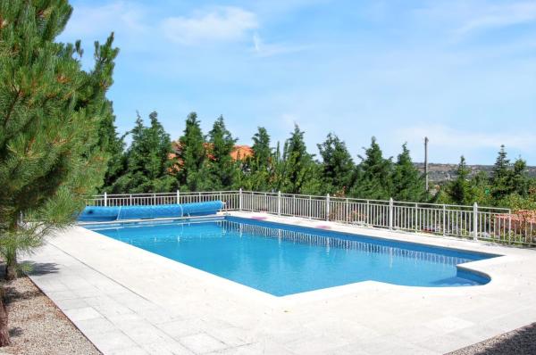 Spacious house with mountain view in Vila Fernando, Book Feriehus Vila Fernando Centro Region