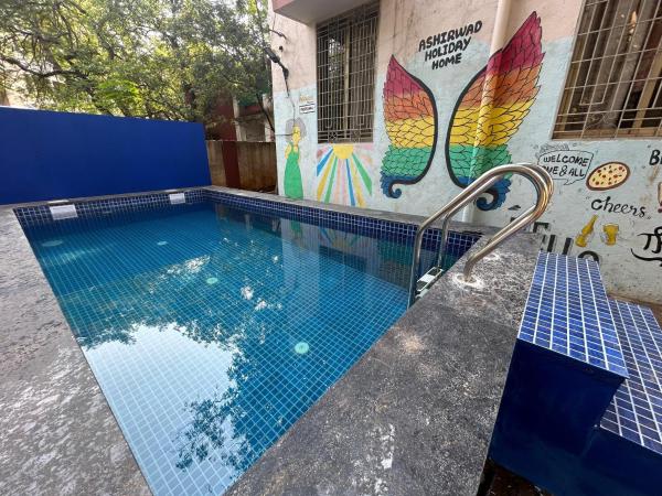 Ladakh House- 3 BHK Ladakh themed Villa near Matheran, Book Feriehus Hoteller i Matheran med pool, Swimmingpool