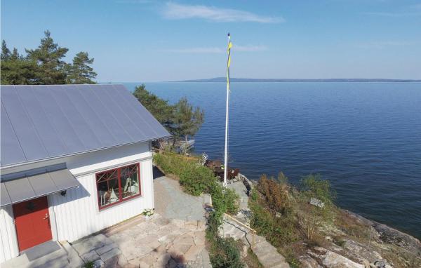 Nice Home In Lidköping With Kitchen, Book Feriehus  