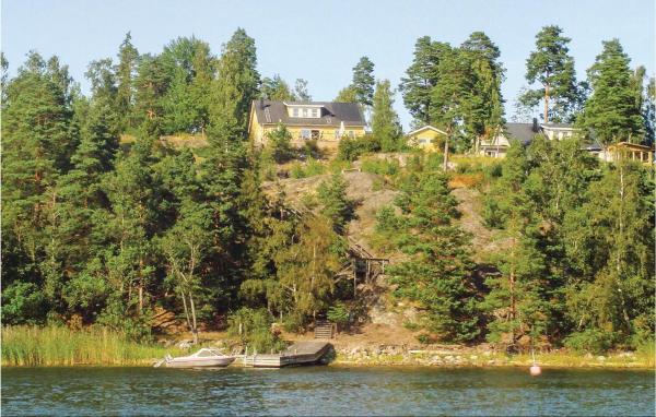 3 Bedroom Lovely Home In Vaxholm, Book Feriehus Stockholm hoteller med parkering, Parkering