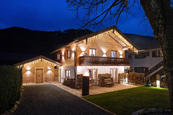 exklusives Alpenchalet mit Jacuzzi & Sauna für bis zu 14 Personen, Book Chalet Bayrischzell Bayern