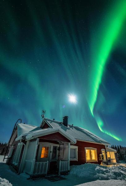 Hommala Riverside Lodge with Terrace, Sauna & Auroras near Rovaniemi, Book Lodge Raiskio Lapland Finland