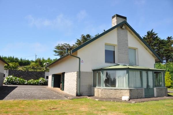 Luxury VILLA CAMÉLIA. Mountains, golf, horses, levada walks., Book Villa Santo da Serra Madeira Islands