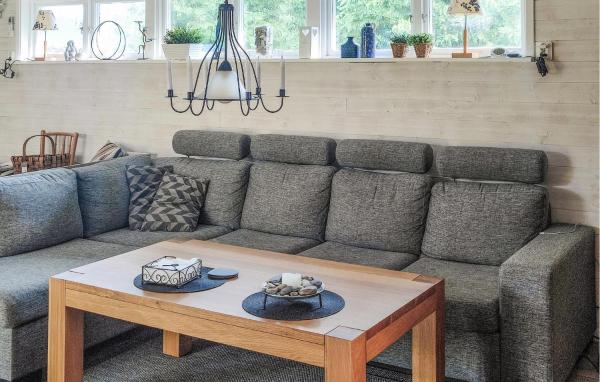 Nice Home in Nybrostrand With 3 Bedrooms and Wifi, Book Hotel Nybro hoteller med parkering, Parkering
