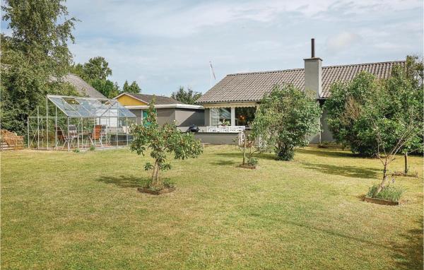 Two-Bedroom Holiday Home In Nexo, Book Feriehus Neksø Bornholm