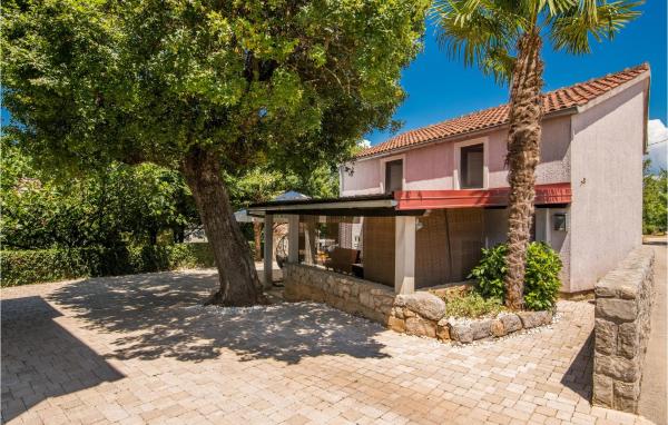 Lovely Home In Malinska Dubasnica, Book Feriehus Malinska 