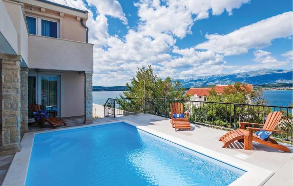 Three-Bedroom Holiday Home In Novigrad, Book Feriehus Novigrad Kroatien