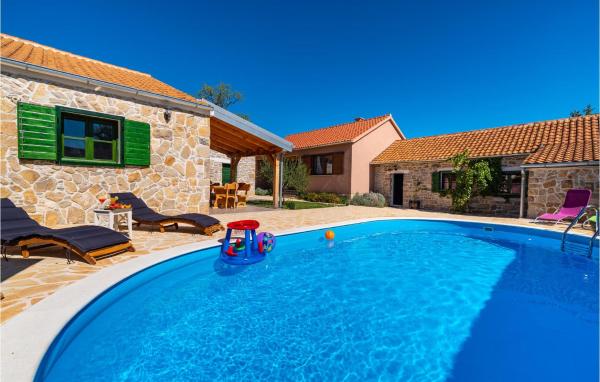 Gorgeous Home In Benkovac, Book Feriehus Hoteller i Zadar County med pool, Swimmingpool