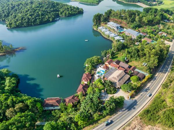 Phong Nha Lake House Resort, Book Ferieresort Resorthoteller i Quang Binh, Ferieresort