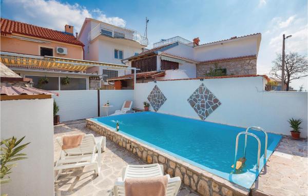Lovely Home In Jadranovo, Book Feriehus Kvarner hoteller med parkering, Parkering