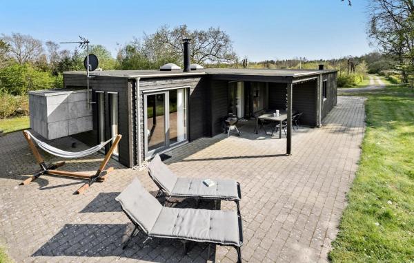 Amazing Home In Løgstør With Kitchen, Book Feriehus Sommerhuse i Vestjylland, Hytte