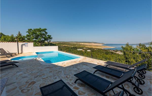 Stunning Home In Rovanjska, Book Feriehus Hoteller i Zadar County med pool, Swimmingpool