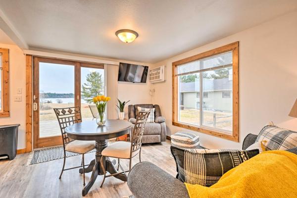 Waterfront Castle Rock Lake Cabin with Deck and Grill, Book Feriehus Friendship Wisconsin