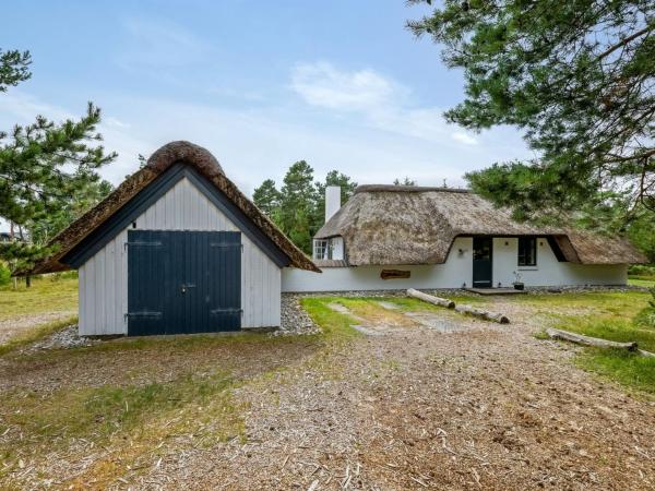 Holiday Home Lilo - 1km from the sea by Interhome, Book Feriehus Blåvand hoteller med parkering, Parkering