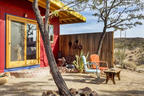 The Cabin Under the Stars - Hot Tub, BBQ and a Firepit