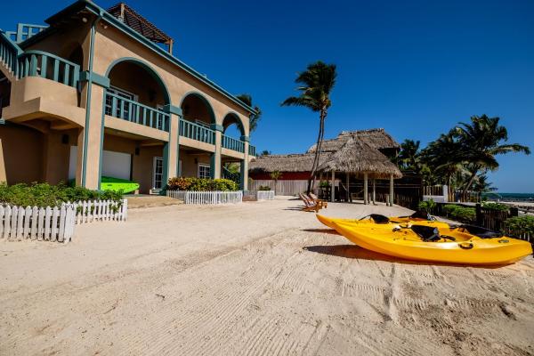El Gran Castillo De Arena - 4 Bedroom, Book Villa Cayo Espanto Belize