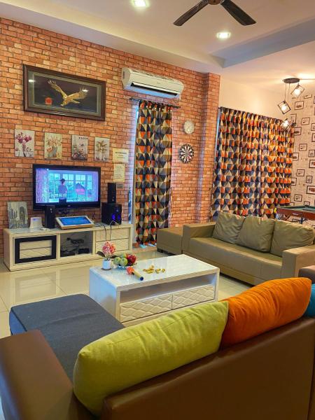 Teluk Batik 17ParadiseHome Private Pool Karaoke Snooker BBQ 15pax, Book Feriehus Perak hoteller med parkering, Parkering