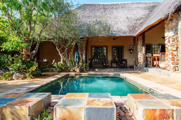 Shikwari Bush Lodge & Pangolin Bush Camp, Book Lodge Hoteller i Limpopo med parkering, Parkering