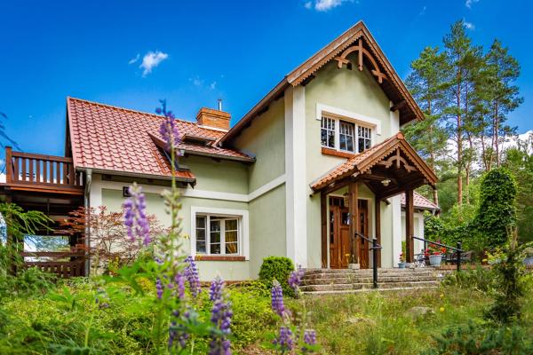 Mazurska Leśniczówka Nowy Zyzdrój, Book  Hoteller i Pisz Forest med parkering, Parkering