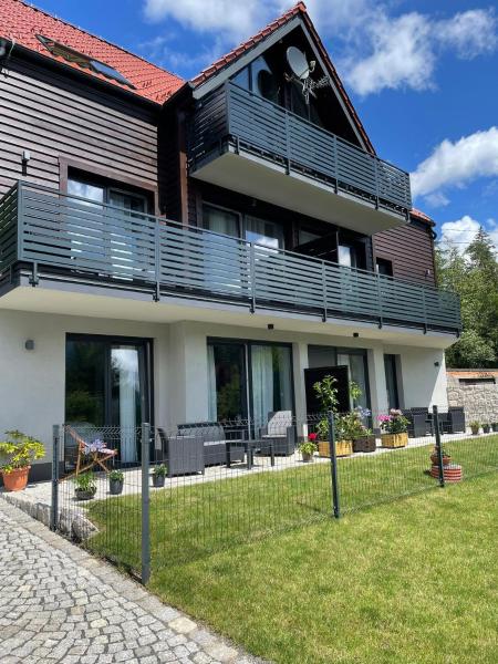 Z Widokiem Apartamenty - apartamenty z widokiem na góry i zewnętrzną balią, Book  Lower Silesia hoteller med parkering, Parkering