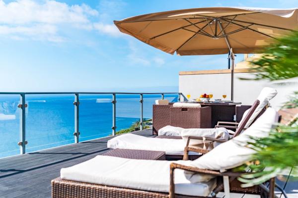 Villa Alex,pool and ocean view, Book  Hoteller i Calheta med pool, Swimmingpool