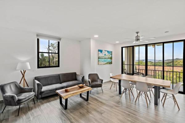 Stunning Top-Floor Condo with Sweeping Ocean & Mountain Views & Beach Club, Book Feriehus Hoteller i Guanacaste med pool, Swimmingpool