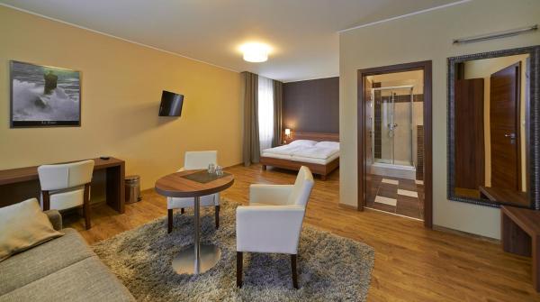 Penzion Club, Book Pension Hoteller i Trnavský kraj med parkering, Parkering