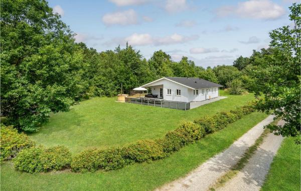 4 Bedroom Stunning Home In Glesborg, Book Feriehus Midtjylland hoteller med parkering, Parkering