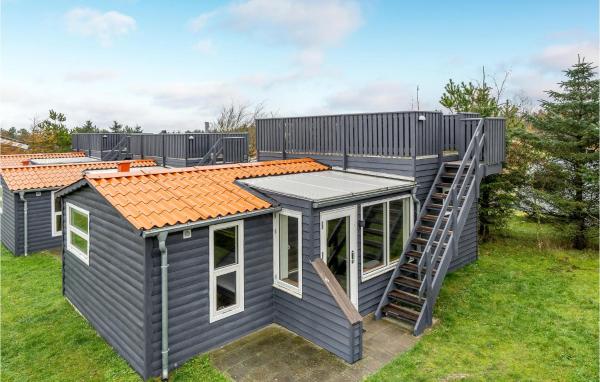 Lovely Home In Hanstholm With Kitchen, Book Feriehus Nordjylland hoteller med pool, Swimmingpool
