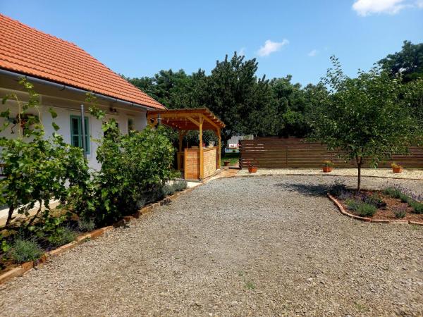 Idill Cottage Vendégház, Book Villa Tiszafured 