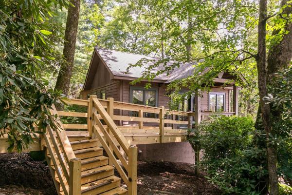 Altitudes Attitude, Book Feriehus Blowing Rock 