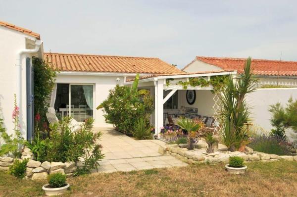 Maison accueillante avec jardin, Sainte-Marie-de-Ré, Book Feriehus Sommerhuse i Aquitaine, Hytte