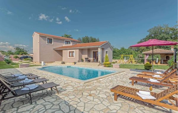 Holiday home in Valtura - Istrien 17453, Book Feriehus Hoteller i Pula Region med parkering, Parkering